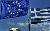   Angela Merkel propone alla Grecia un referendum sull'euro