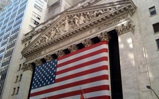 Wall Street procede a passo spedito grazie ai dati macro